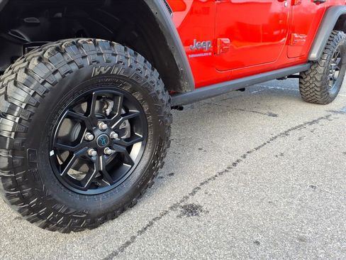 Used 2025 Jeep Wrangler Willys image 10