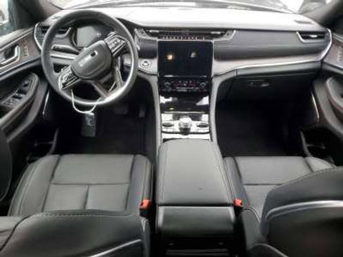 Used 2025 Jeep Grand Cherokee Overland w/ Luxury Tech Group IV AWD/4WD image 7
