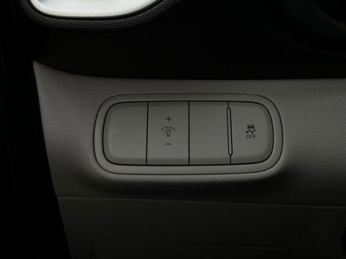 Used 2025 Hyundai Venue SEL image 22