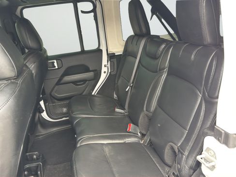 Used 2022 Jeep Wrangler Unlimited Sahara AWD/4WD image 34
