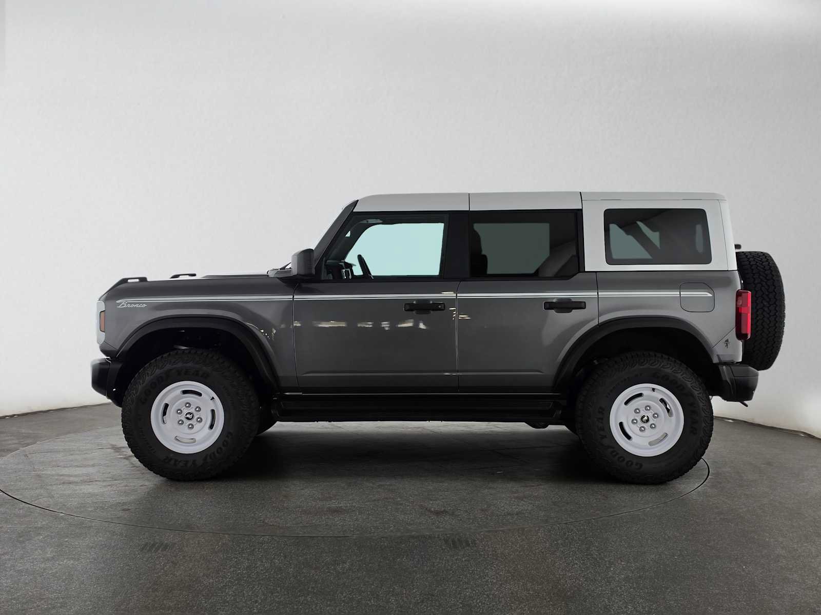 Used 2025 Ford Bronco Heritage Edition AWD/4WD image 6