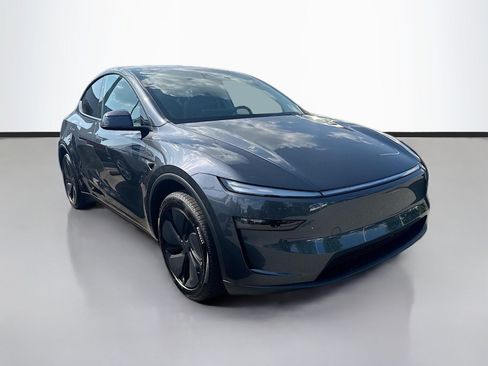 Used 2026 Tesla Model Y 2WD image 28
