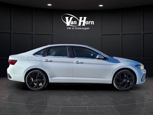 New 2026 Volkswagen Jetta SE image 2