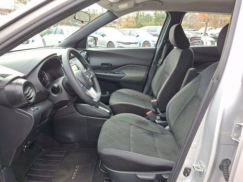 Used 2019 Nissan Kicks S image 14
