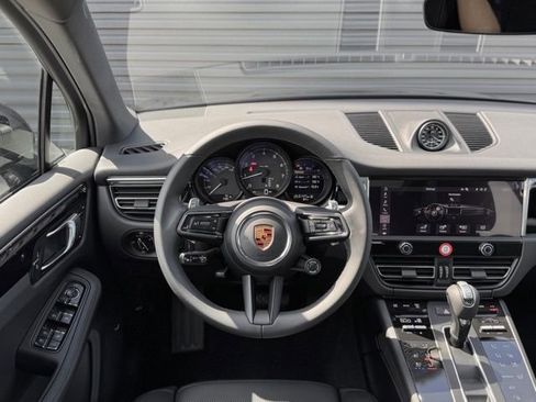 New 2026 Porsche Macan image 19