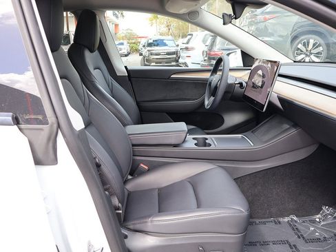 Used 2023 Tesla Model Y Standard Range image 28