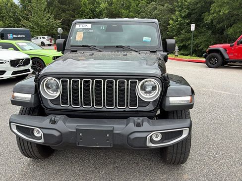 Used 2025 Jeep Wrangler Unlimited Sahara AWD/4WD image 3