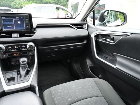 Used 2022 Toyota RAV4 XLE AWD/4WD image 13