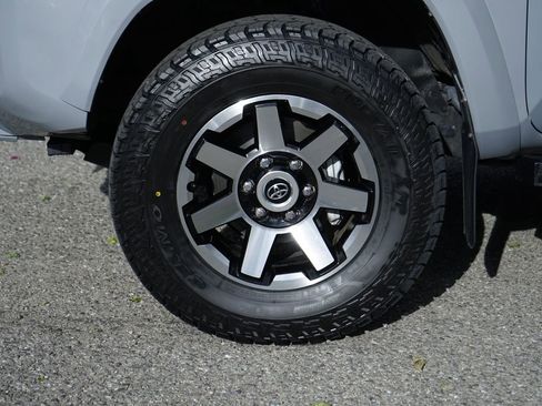 Used 2021 Toyota Tacoma TRD Sport image 41