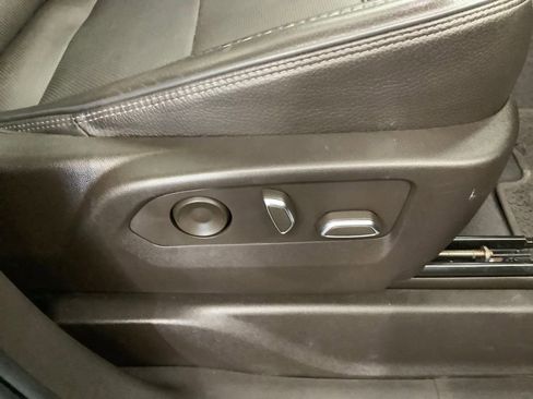 Used 2022 GMC Yukon XL Denali w/ Denali Premium Package image 29