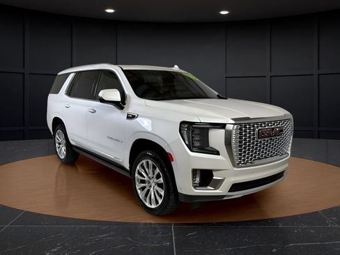 Used 2024 GMC Yukon Denali w/ Denali Reserve Package AWD/4WD image 3
