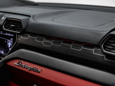 Used 2022 Lamborghini Urus image 73