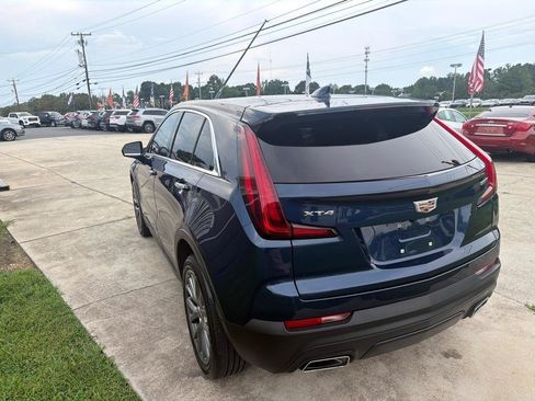 Used 2019 Cadillac XT4 Luxury w/ Cold Weather Package FWD image 11