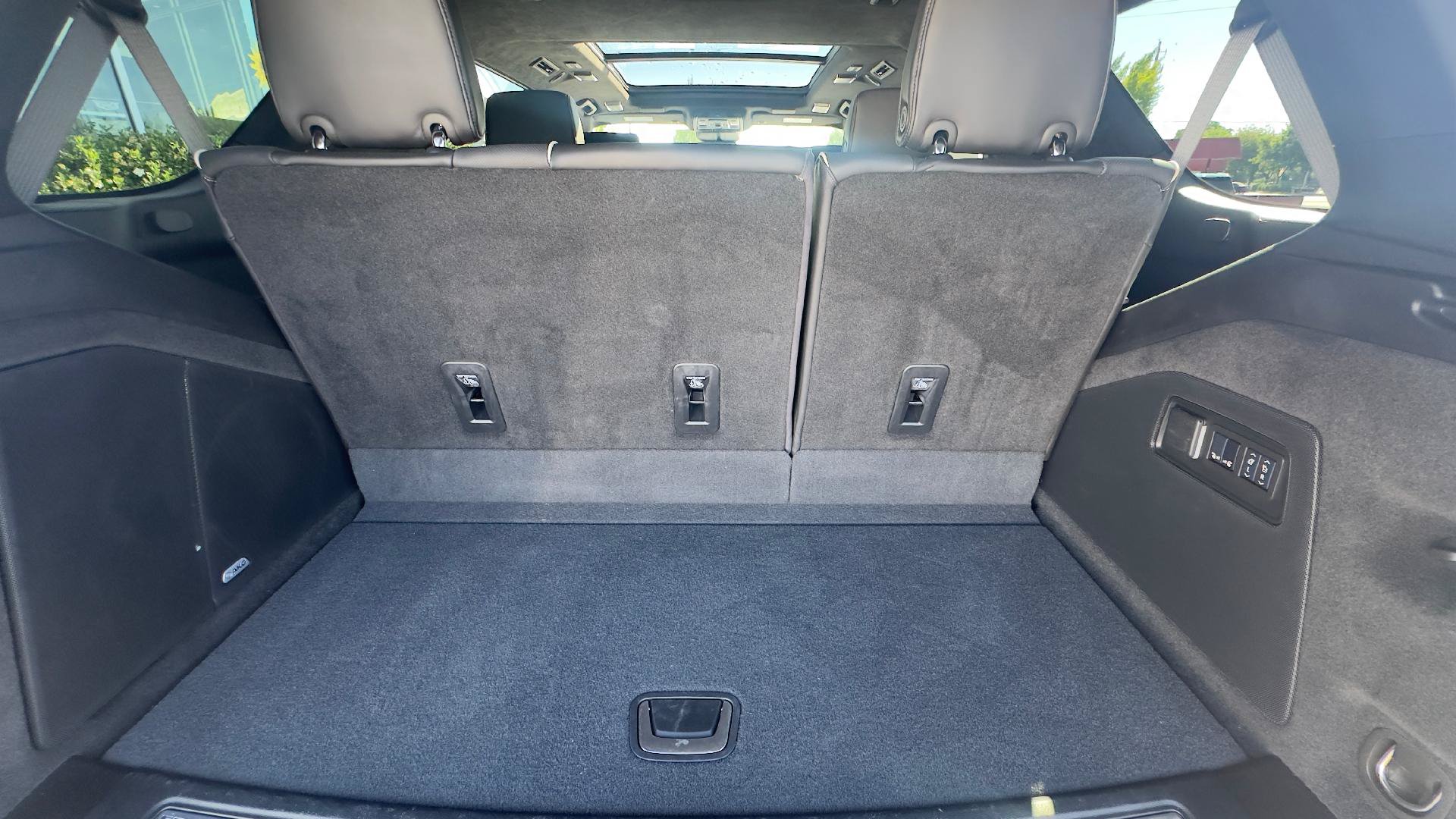 Certified 2024 Cadillac Escalade Premium Luxury Platinum AWD/4WD image 7