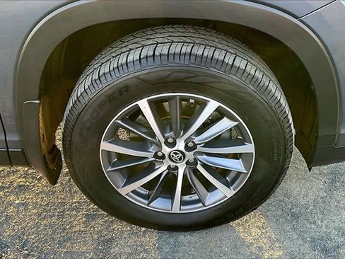 Used 2019 Toyota Highlander XLE image 8