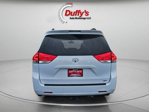 Used 2012 Toyota Sienna LE image 18