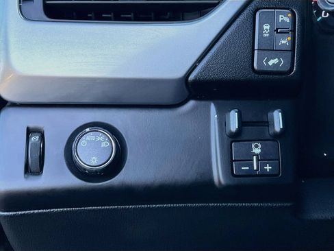 Used 2019 Chevrolet Tahoe LS w/ Enhanced Driver Alert Package RWD image 20