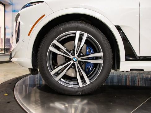 Used 2025 BMW X7 xDrive40i w/ M Sport Package AWD/4WD image 7