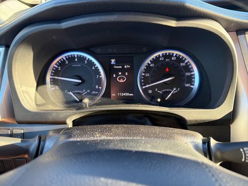 Used 2019 Toyota Highlander XLE w/ Carpet Mat Package (TMS) image 26