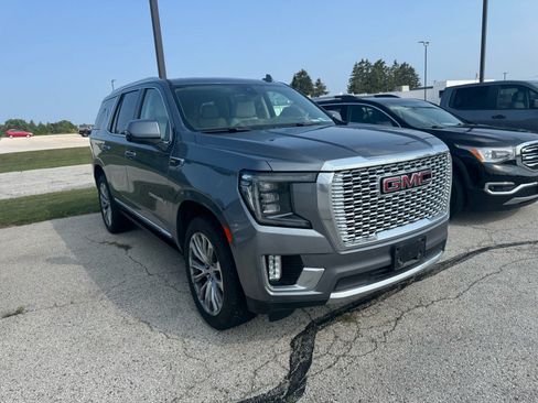 Used 2021 GMC Yukon Denali w/ Denali Premium Package AWD/4WD image 3