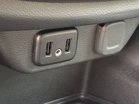 Used 2023 Chevrolet Traverse LT image 29