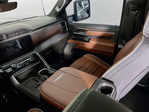 Used 2025 GMC Sierra 2500 Denali Ultimate image 24