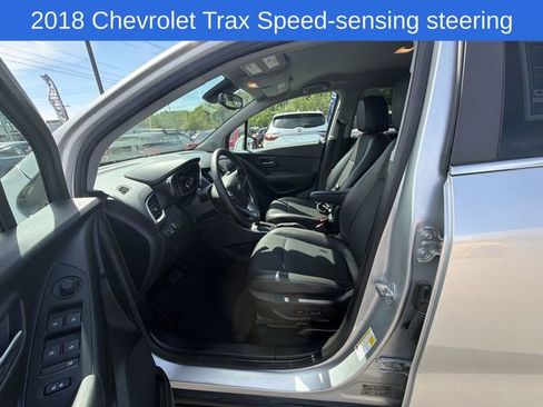Used 2018 Chevrolet Trax LT w/ LT Convenience Package AWD/4WD image 12