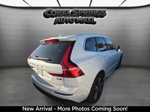 Used 2018 Volvo XC60 T6 Momentum w/ Convenience Package image 3