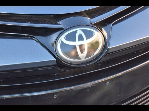 Used 2017 Toyota Corolla LE w/ Carpet Mat Package (TMS) FWD image 44