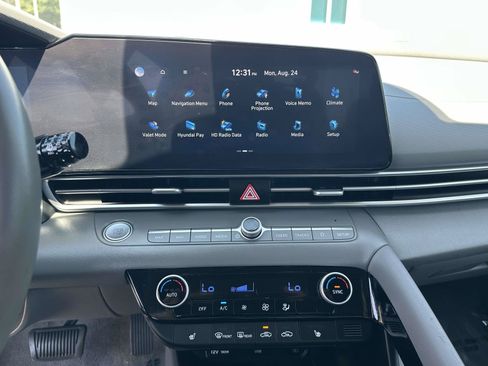 Used 2023 Hyundai Elantra SEL w/ Convenience Package FWD image 8