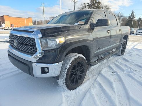 Used 2019 Toyota Tundra SR5 w/ SR5 Upgrade Package image 2