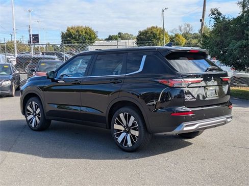 New 2025 Mitsubishi Outlander SE image 5