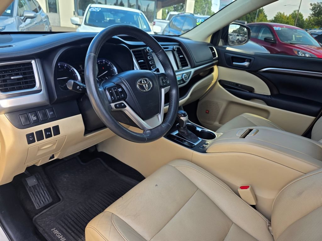 Used 2014 Toyota Highlander Limited AWD/4WD image 10