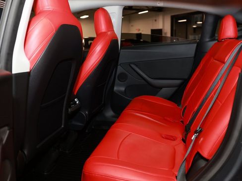 Used 2022 Tesla Model Y Long Range image 13