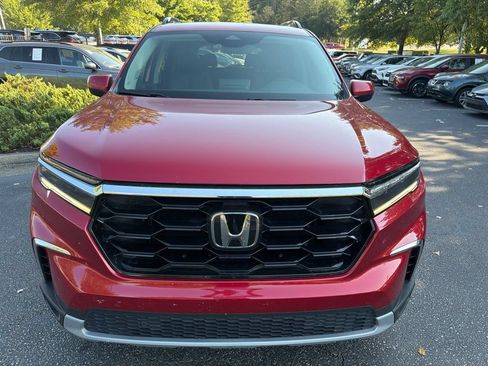 Used 2023 Honda Pilot Touring image 3