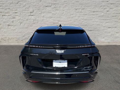 Used 2025 Cadillac Lyriq Luxury w/ LPO, Floor Liner Package AWD/4WD image 6