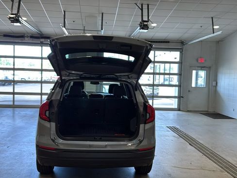 Used 2023 GMC Terrain SLE w/ Driver Convenience Package AWD/4WD image 16