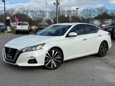 Used 2019 Nissan Altima 2.5 Platinum image 1