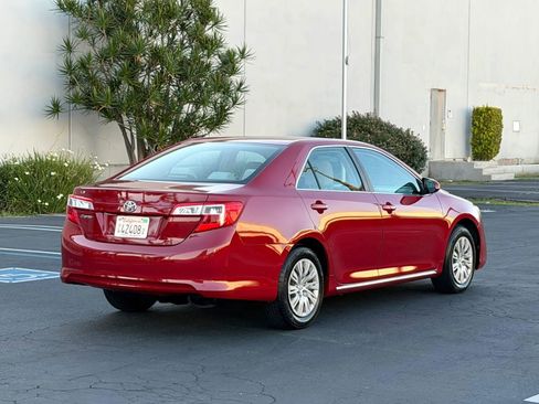 Used 2012 Toyota Camry LE image 4
