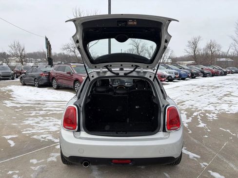 Used 2017 MINI Cooper 4-Door Hardtop image 23