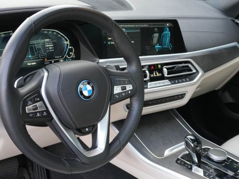 Certified 2022 BMW X5 xDrive45e image 9
