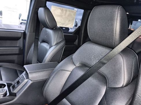 New 2025 Ford Bronco Badlands image 11