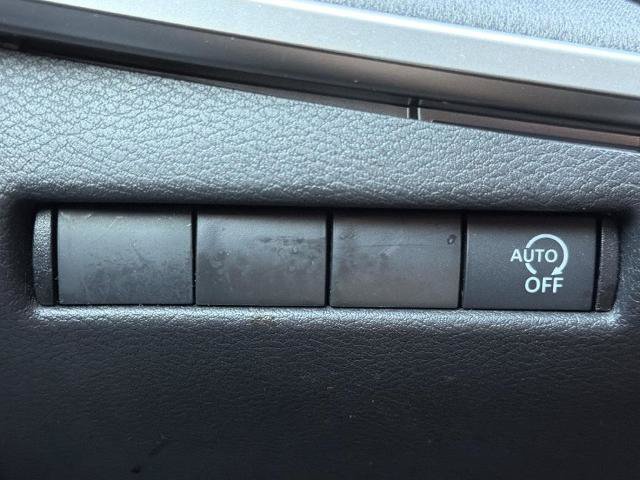 Certified 2025 Nissan Kicks SV FWD image 15