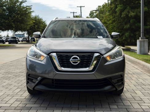 Used 2018 Nissan Kicks SV FWD image 3