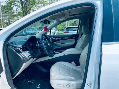 Used 2019 Buick Enclave Essence AWD/4WD image 11