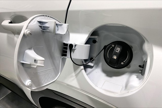 Used 2025 Hyundai Venue SEL FWD image 42
