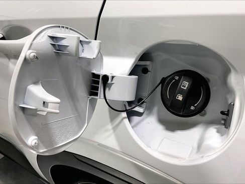 Used 2025 Hyundai Venue SEL FWD image 42