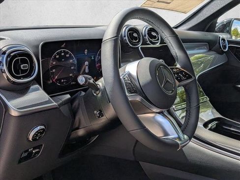 Used 2026 Mercedes-Benz GLC 300 image 3