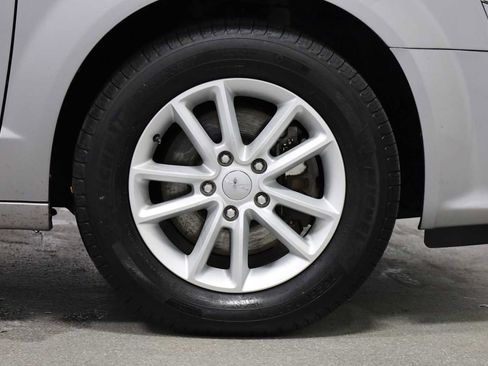 Used 2016 Dodge Grand Caravan SXT image 12