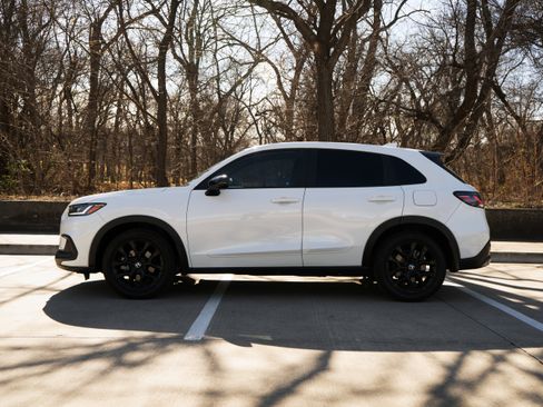 Used 2024 Honda HR-V Sport image 6